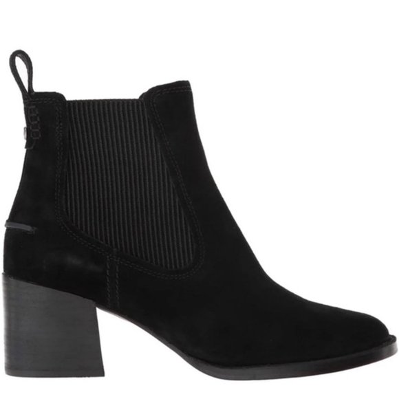 🎁 UGG Women's Faye Fashion Boot - Picture 2 of 3